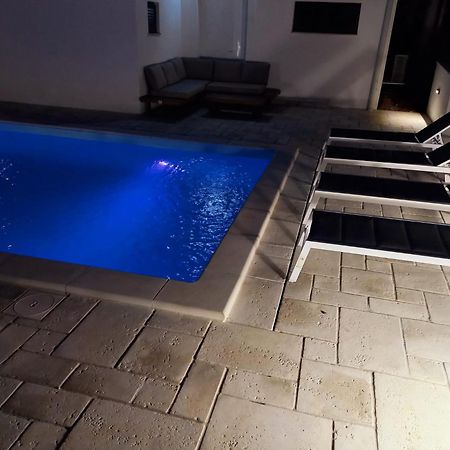 Big Swimming Pool Apartment Monvidal Pula Zewnętrze zdjęcie