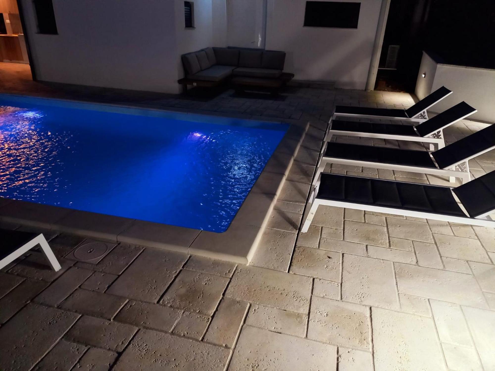 Big Swimming Pool Apartment Monvidal Pula Zewnętrze zdjęcie