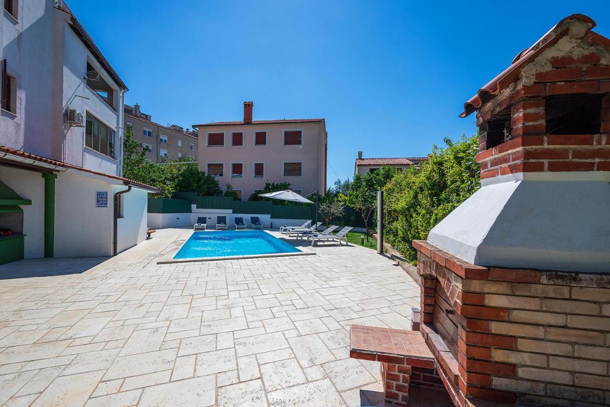 Big Swimming Pool Apartment Monvidal Pula Zewnętrze zdjęcie
