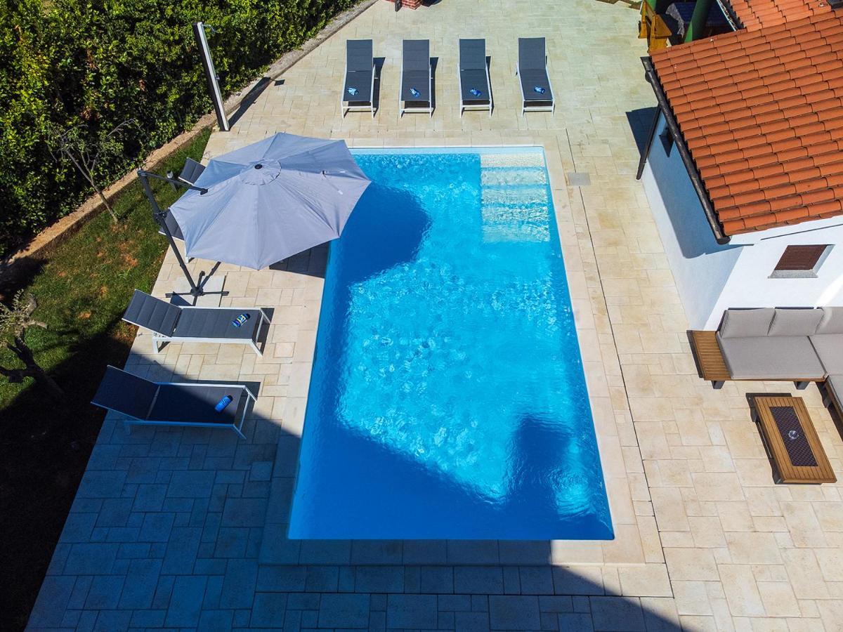Big Swimming Pool Apartment Monvidal Pula Zewnętrze zdjęcie