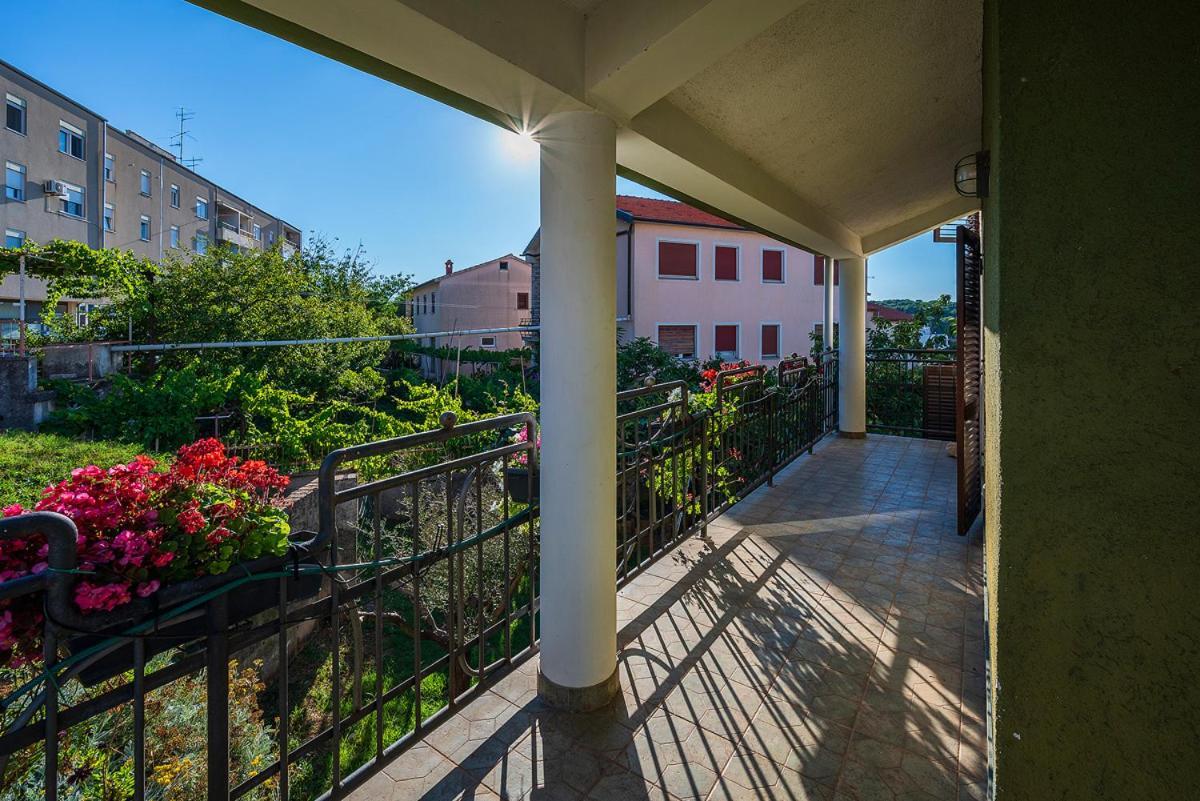 Big Swimming Pool Apartment Monvidal Pula Zewnętrze zdjęcie