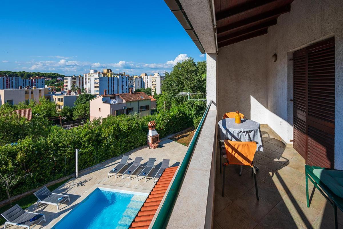 Big Swimming Pool Apartment Monvidal Pula Zewnętrze zdjęcie