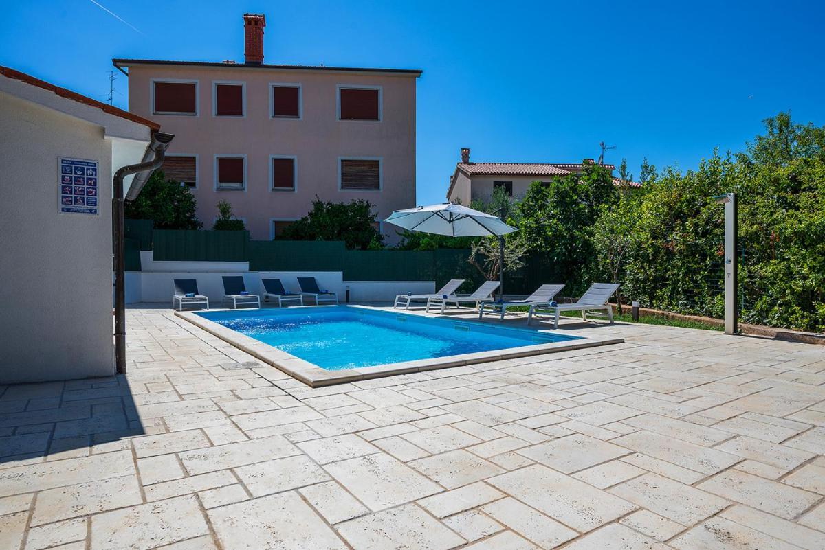 Big Swimming Pool Apartment Monvidal Pula Zewnętrze zdjęcie