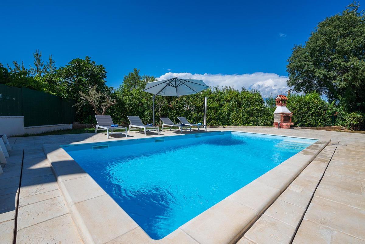 Big Swimming Pool Apartment Monvidal Pula Zewnętrze zdjęcie