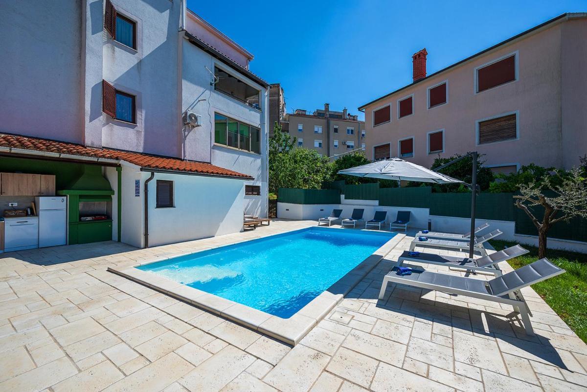 Big Swimming Pool Apartment Monvidal Pula Zewnętrze zdjęcie