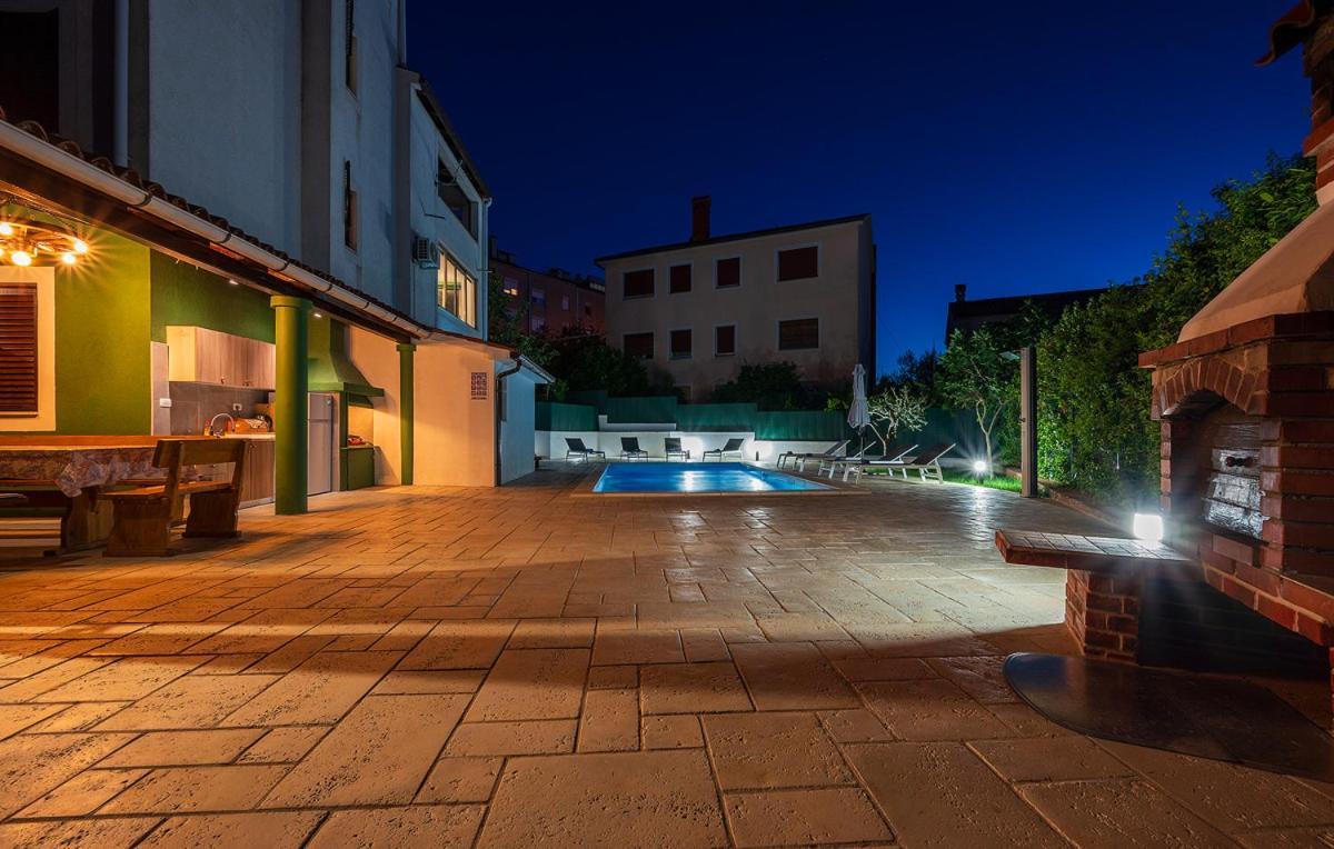 Big Swimming Pool Apartment Monvidal Pula Zewnętrze zdjęcie
