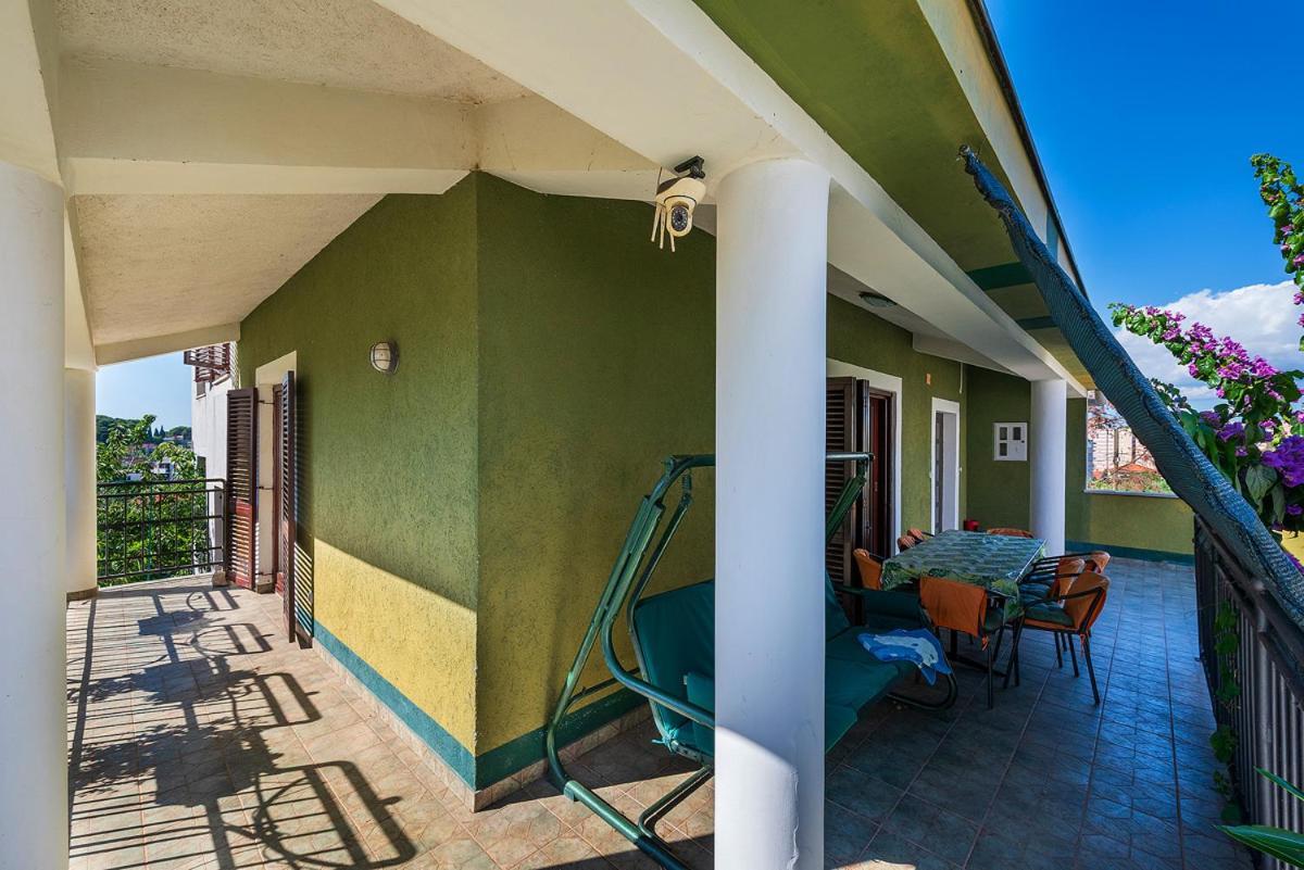 Big Swimming Pool Apartment Monvidal Pula Zewnętrze zdjęcie