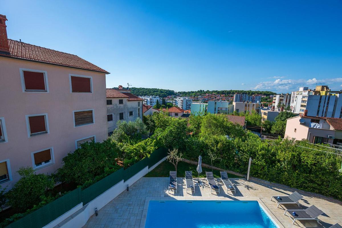 Big Swimming Pool Apartment Monvidal Pula Zewnętrze zdjęcie