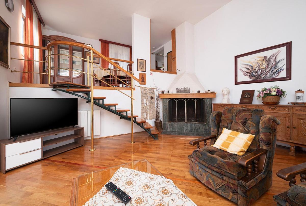 Big Swimming Pool Apartment Monvidal Pula Zewnętrze zdjęcie