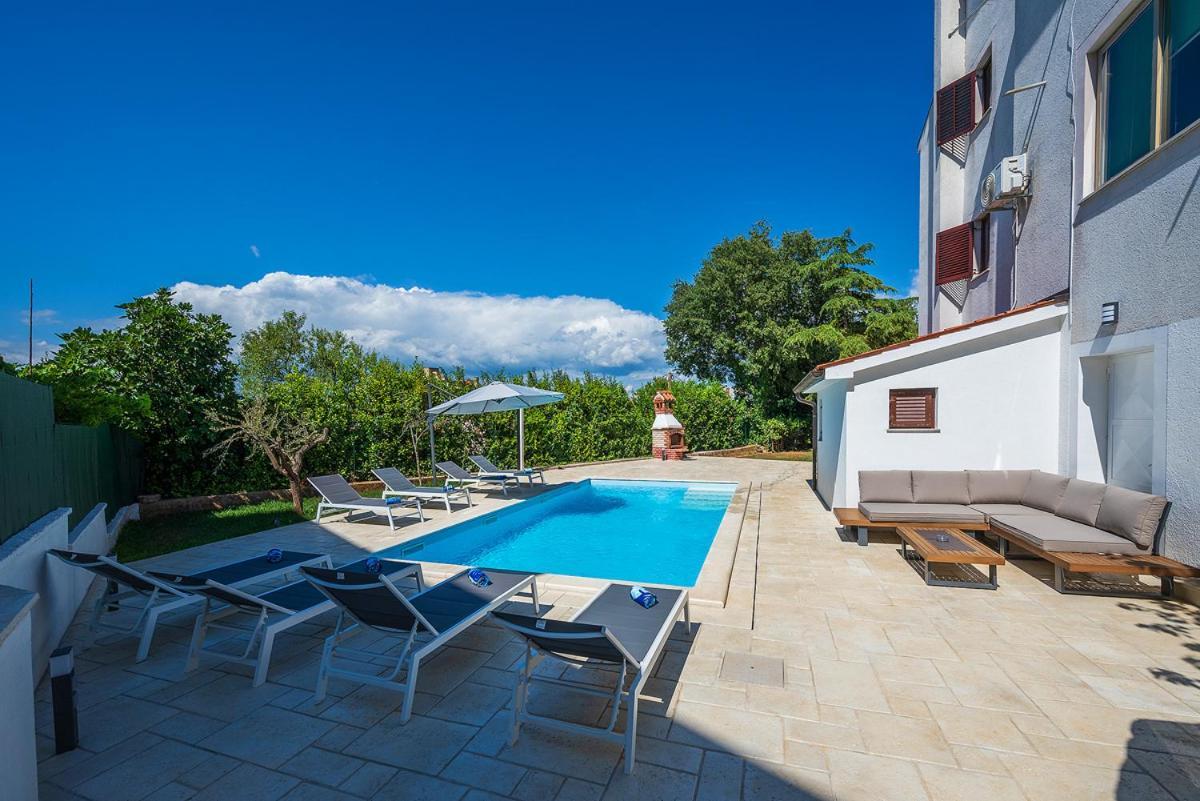 Big Swimming Pool Apartment Monvidal Pula Zewnętrze zdjęcie