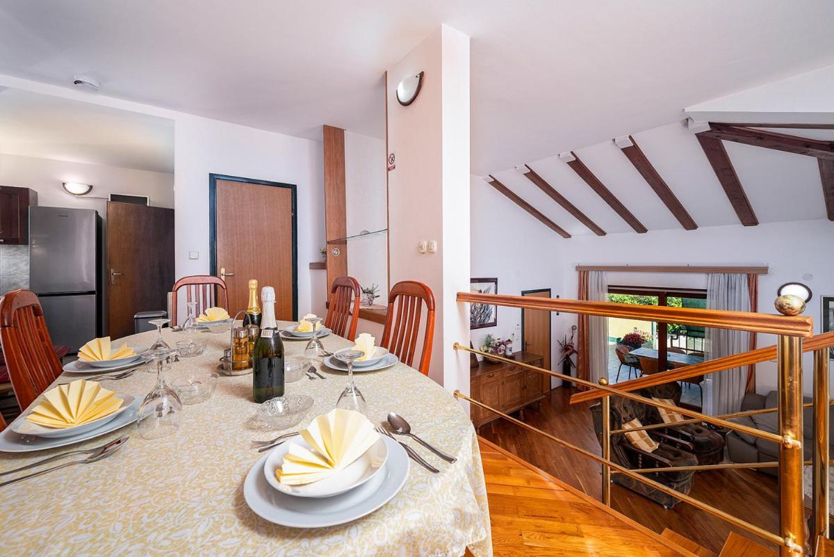 Big Swimming Pool Apartment Monvidal Pula Zewnętrze zdjęcie