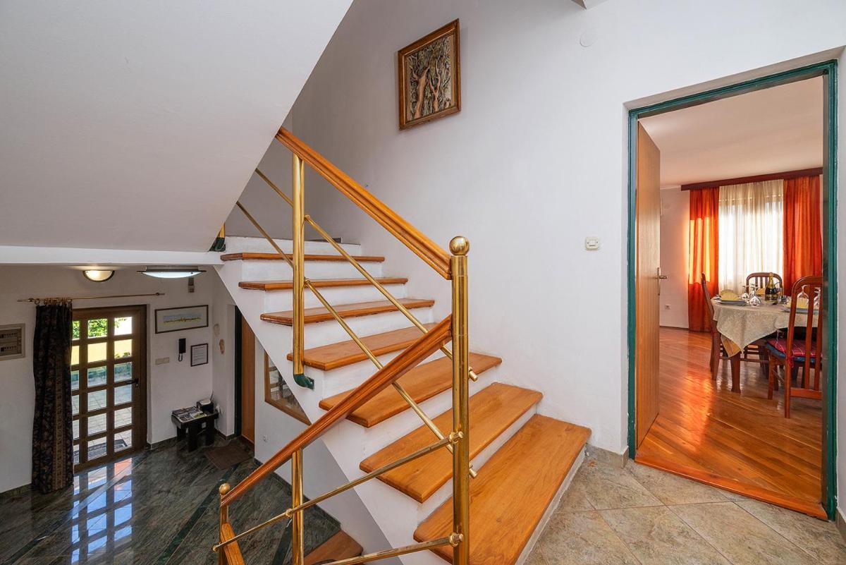 Big Swimming Pool Apartment Monvidal Pula Zewnętrze zdjęcie