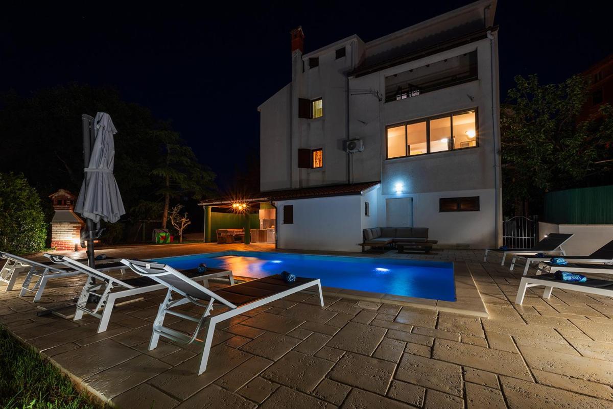 Big Swimming Pool Apartment Monvidal Pula Zewnętrze zdjęcie